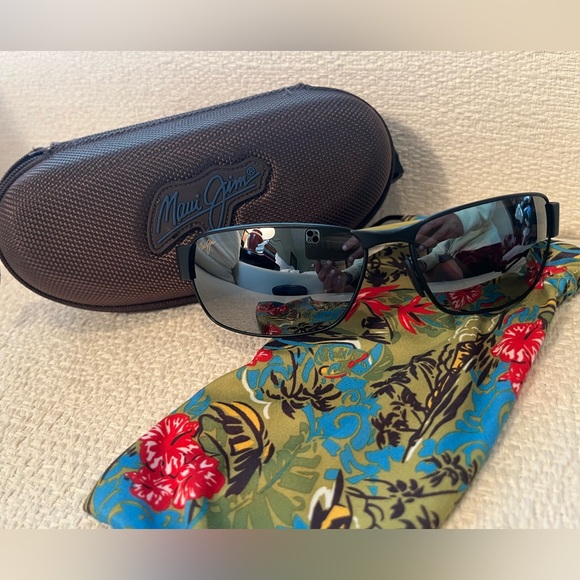 Maui Jim Sunglasses 🕶️ Never Been Worn